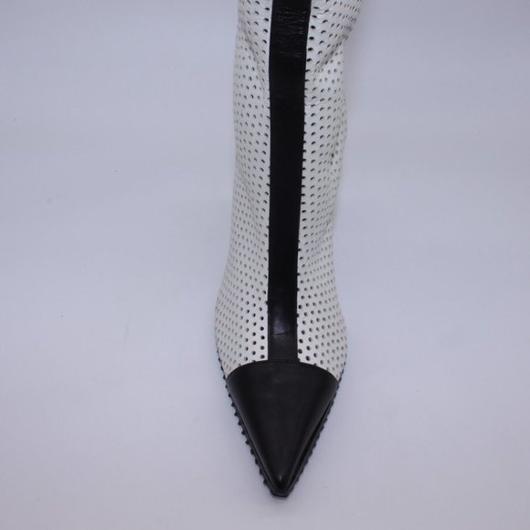 Michael Kors Abigail White/Black Leather Boot Size 41 One Boot Only Not A Pair - Picture 3 of 9